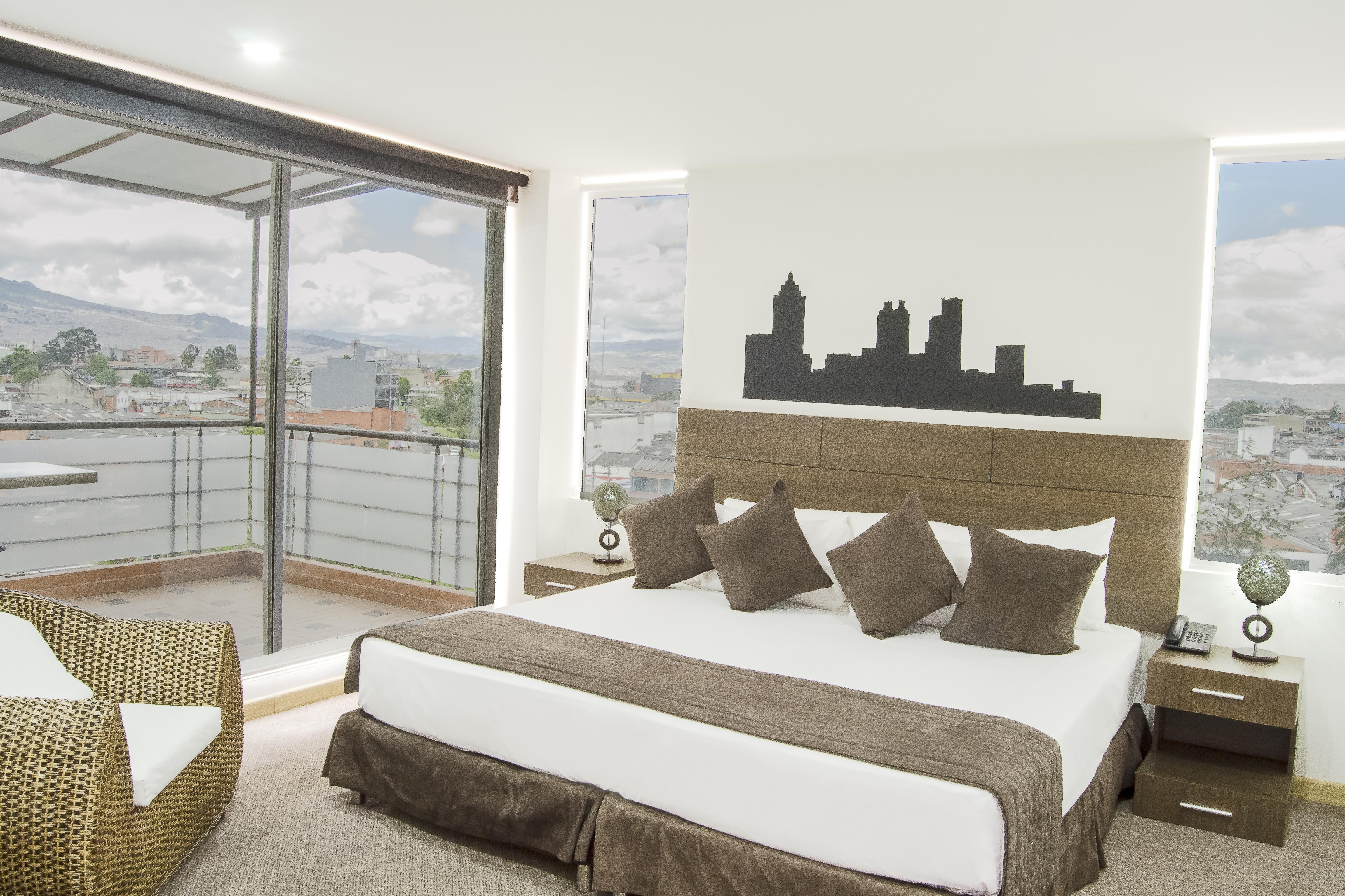 Hotel Regency Suites La Feria — Photos 3